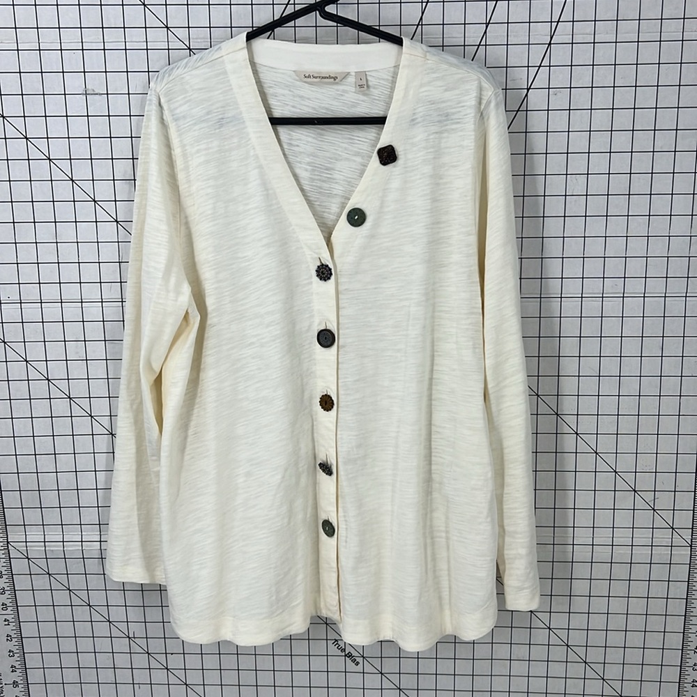 Soft Surroundings Whisper White Delia decorative button Button L